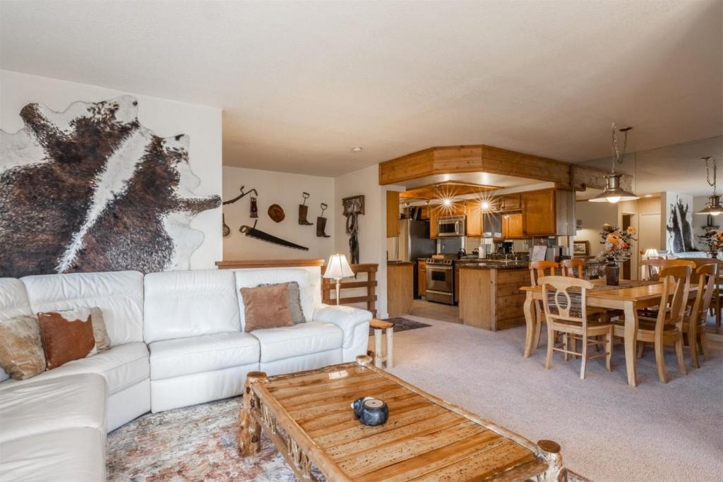 June Lake Apartment | Edgewater 18