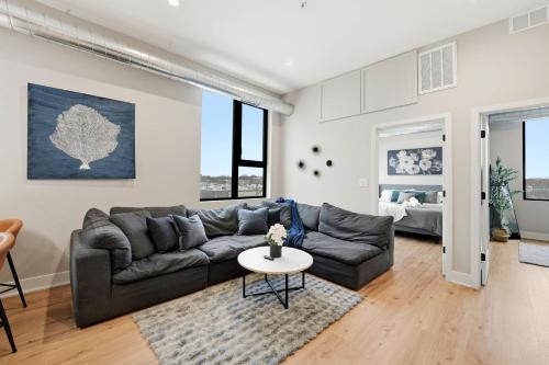 Edgewater Beach Apartment | Edgewater Apt with Free Parking Gym Modern Living