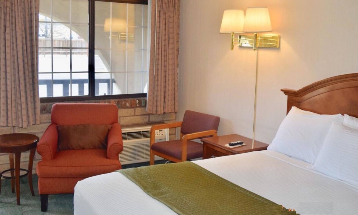Baker City House | El Dorado Inn - King Room