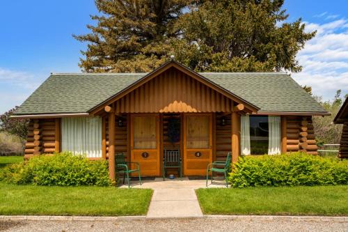 Ennis Hotel | El Western Cabins & Lodges