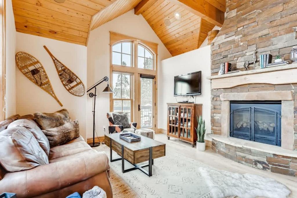 Historic District Apartment | Elegant Mountain Retreat - Center of Breck