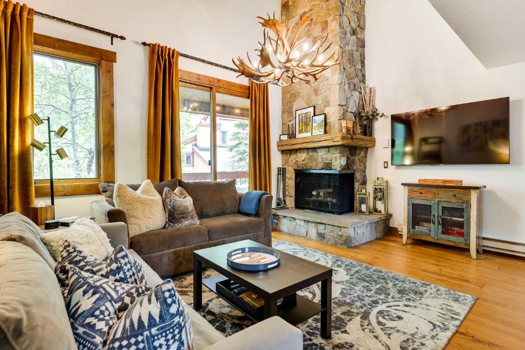 Vail House | Elegant Vail Home - Walk to Booth Falls Trail