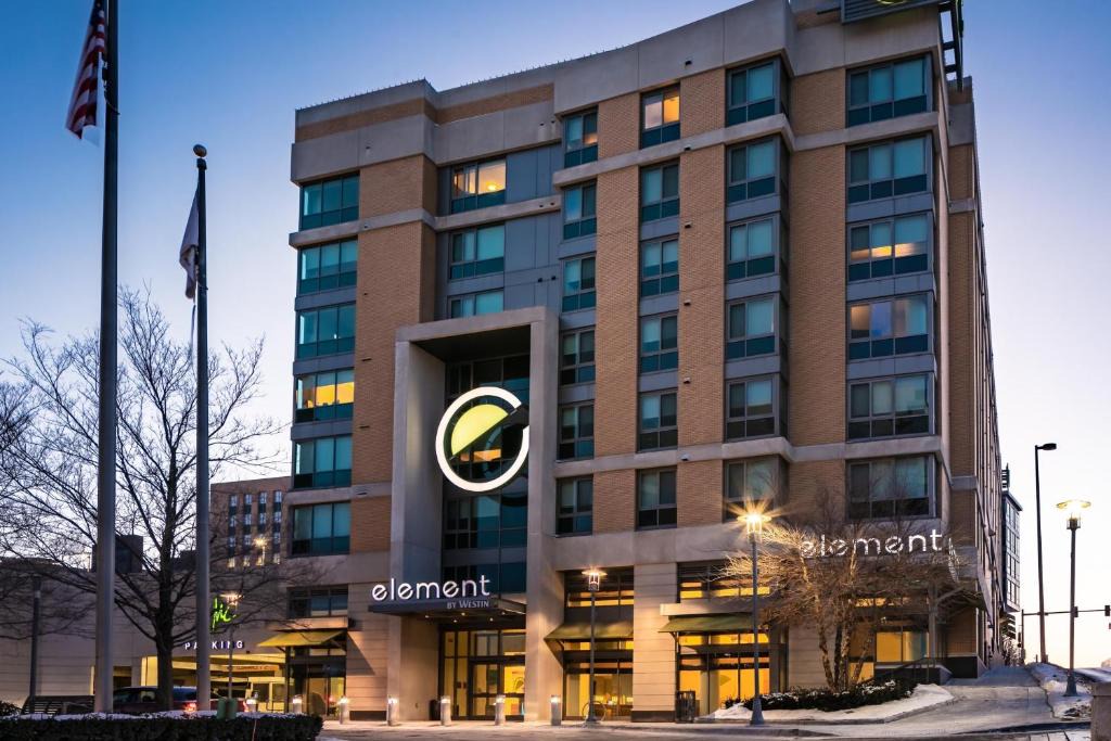 Midtown Crossing Hotel | Element by Marriott Omaha Midtown Crossing