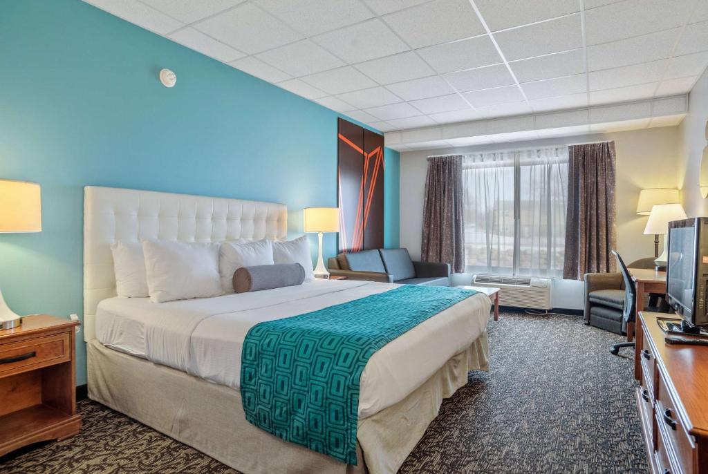 Historic Rapid City Hotel | Elevation Inn & Suites, Trademark Collection by Wyndham Downtown Rapid City- Walking Distance To The Monument