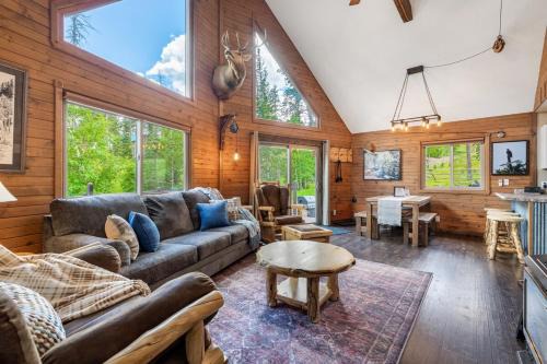 Lead House | Elk Pointe Chalet