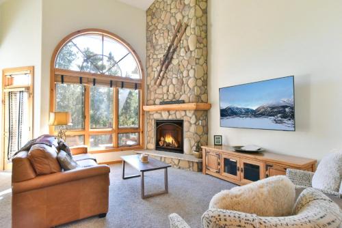 Four O'Clock Apartment | Elk Ridge Retreat Townhome: Private Hot Tub Pool Access