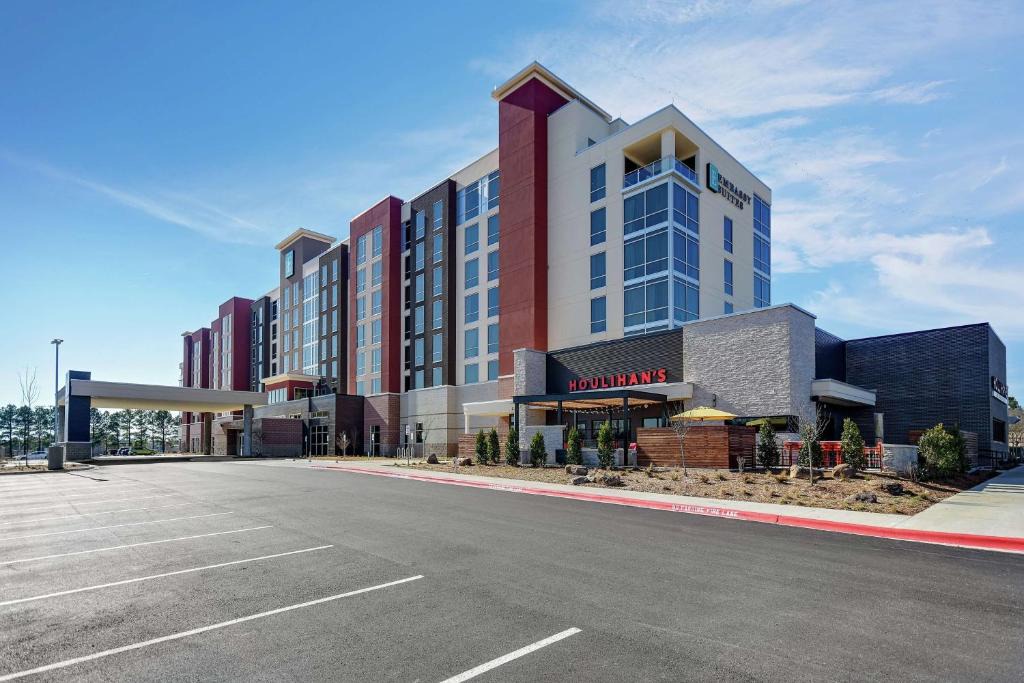 Jonesboro Hotel | Embassy Suites by Hilton Jonesboro Red Wolf Convention Center