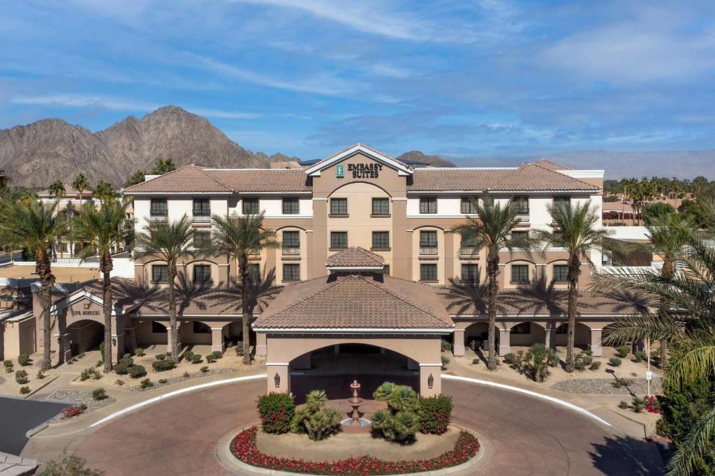 Village Hotel | Embassy Suites La Quinta Hotel & Spa