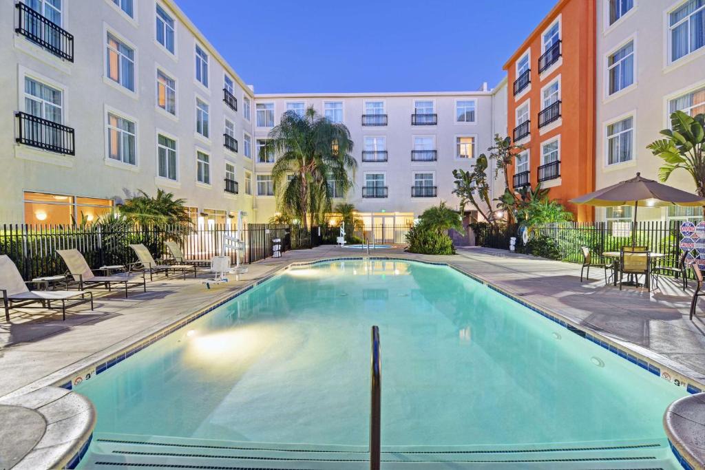 Valencia Hotel | Embassy Suites Valencia