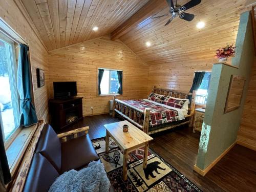 Thompson Falls House | Enchanting Rental with Indoor Jacuzzi and Little Terrace in Montana