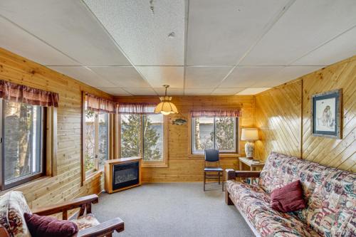 Puposky House | Endless Fun! Lakefront Cabin at Birch Haven Resort