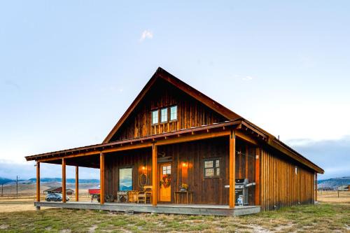 Shining Mountains House | Ennis Home: Try the Yellowstone Lifestyle!