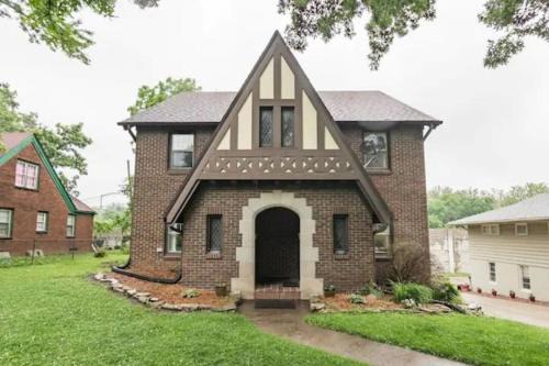 Des Moines House | Entire Duplex 4br2ba Sleeps 8 Near Drake Uni