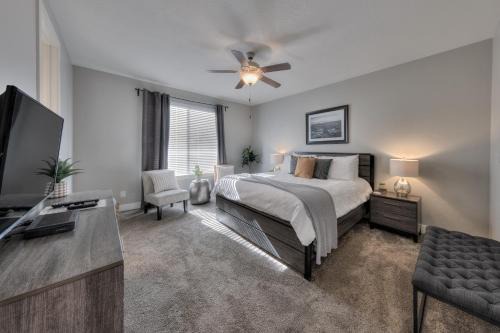Moab House | Entrada 611 4BR Luxury Townhome - Pool, Hot Tub, Garage