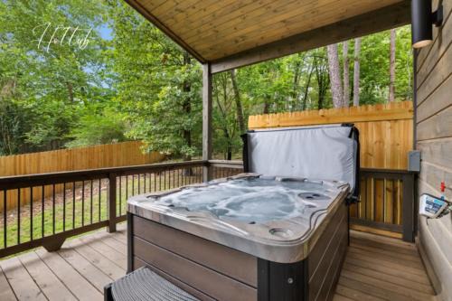 Broken Bow House | Escape to Tranquility - Hot Tub - BBQ - Pets