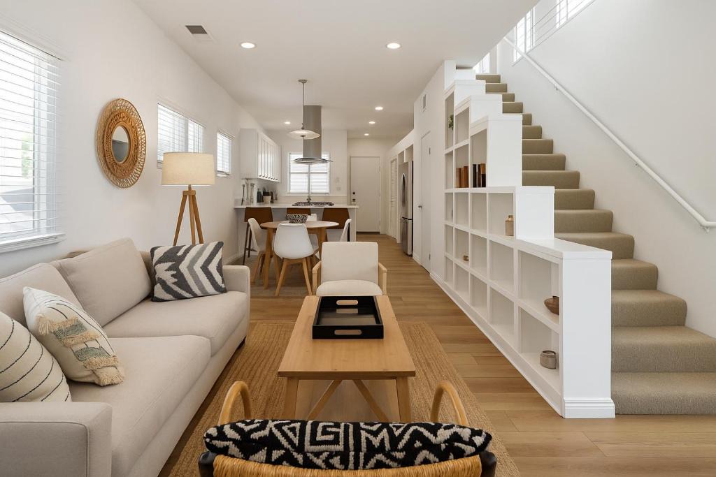 Venice House | Exclusive 2BD 3BA with Balcony