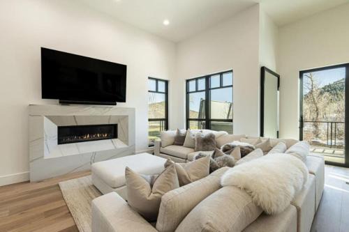 Park City House | Exclusive Views with Hot Tub near Ski Lifts
