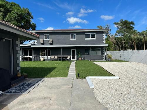 Survey Creek House | Exec Suites Men only 7 min to Ocean