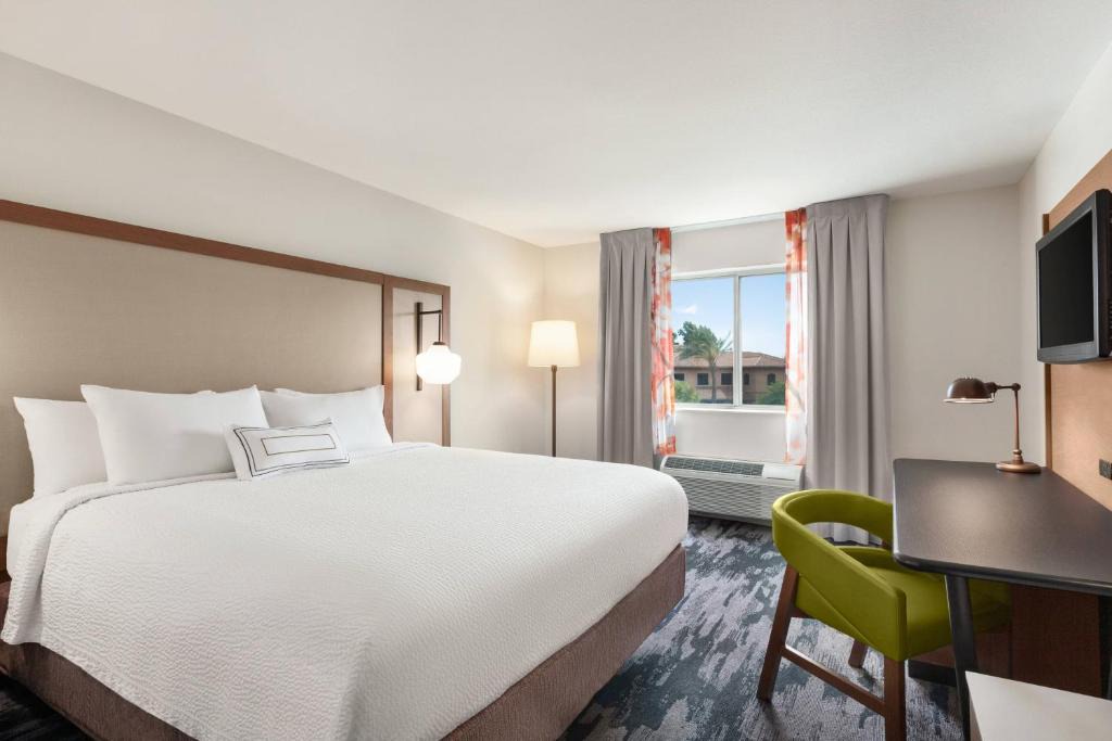 Visalia Hotel | Fairfield Inn by Marriott Visalia Sequoia
