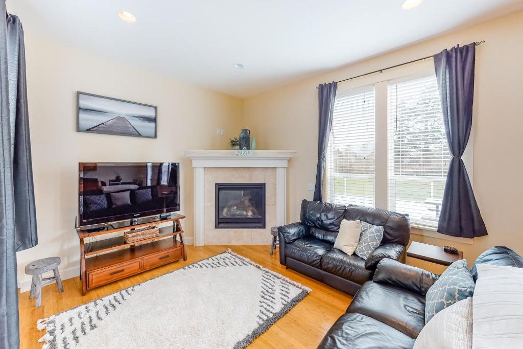 Seaside House | Fairway and Far Away