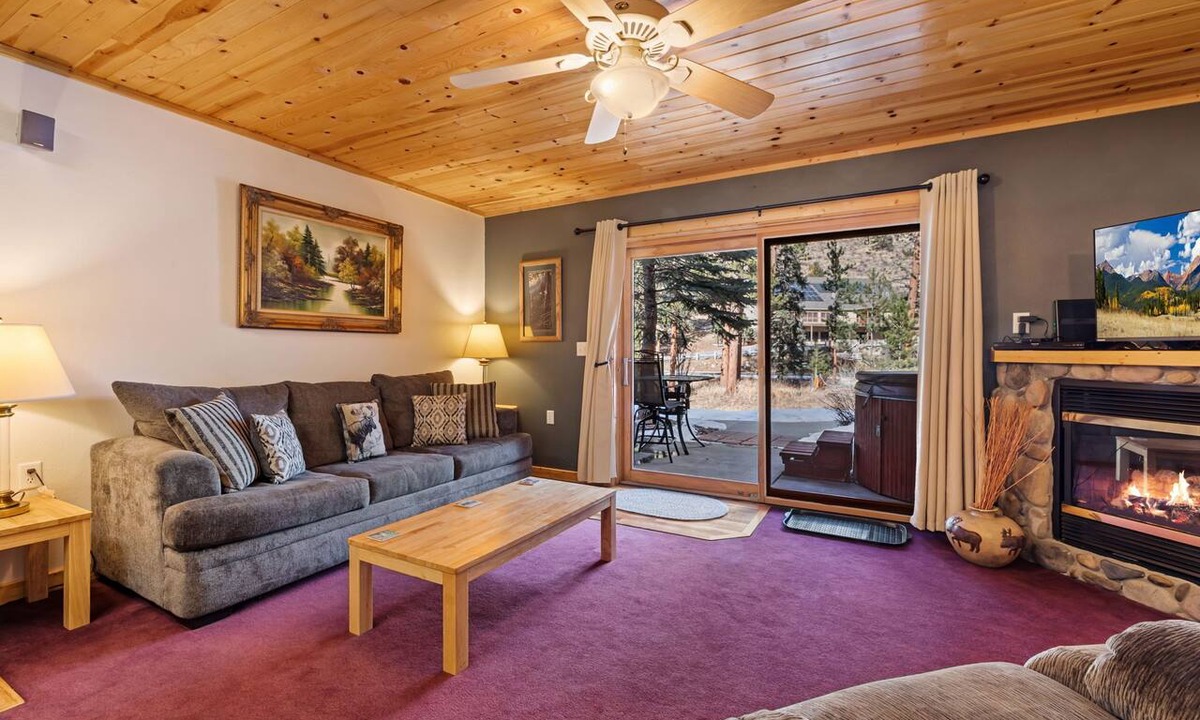 Fall River Estates Condo | Fall River Hideaway Private Hot Tub