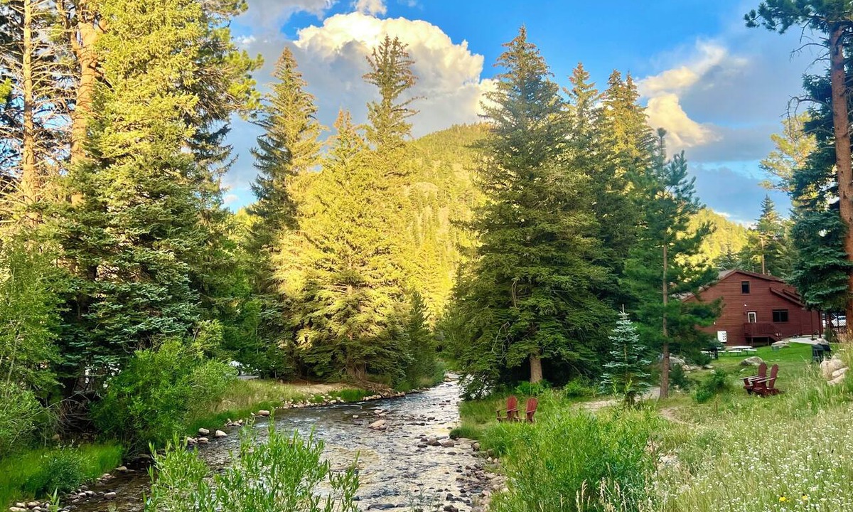 Fall River Estates Condo | Fall River Retreat Private Hot Tub Close to RMNP