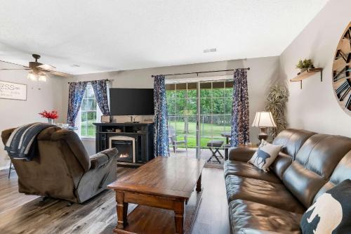 Table Rock House | Fallcreek Haven - A Chic Retreat