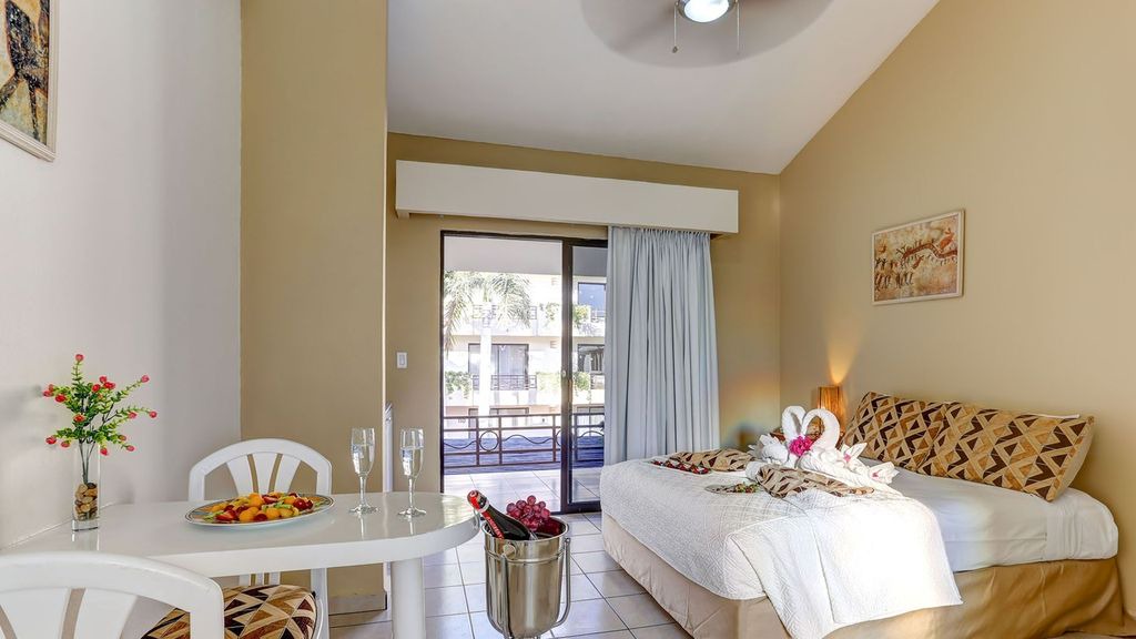 Downtown Cabo San Lucas Apartment | Familiar Studio with fully equipped kitchenette #13 - near to The Medano Beach, Pool & Wifi