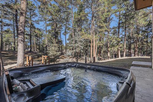 Colorado Springs House | Family Retreat w Zipline Theater Sauna