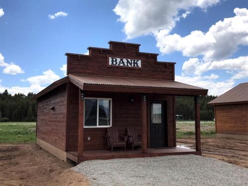 Island Park House | Fantastic Old West Cabin with All Commodities in Island Park, Idaho