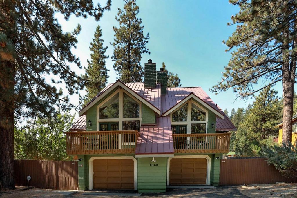 Fawnskin House | Fawnskin Chalet-1826 by Big Bear Vacations