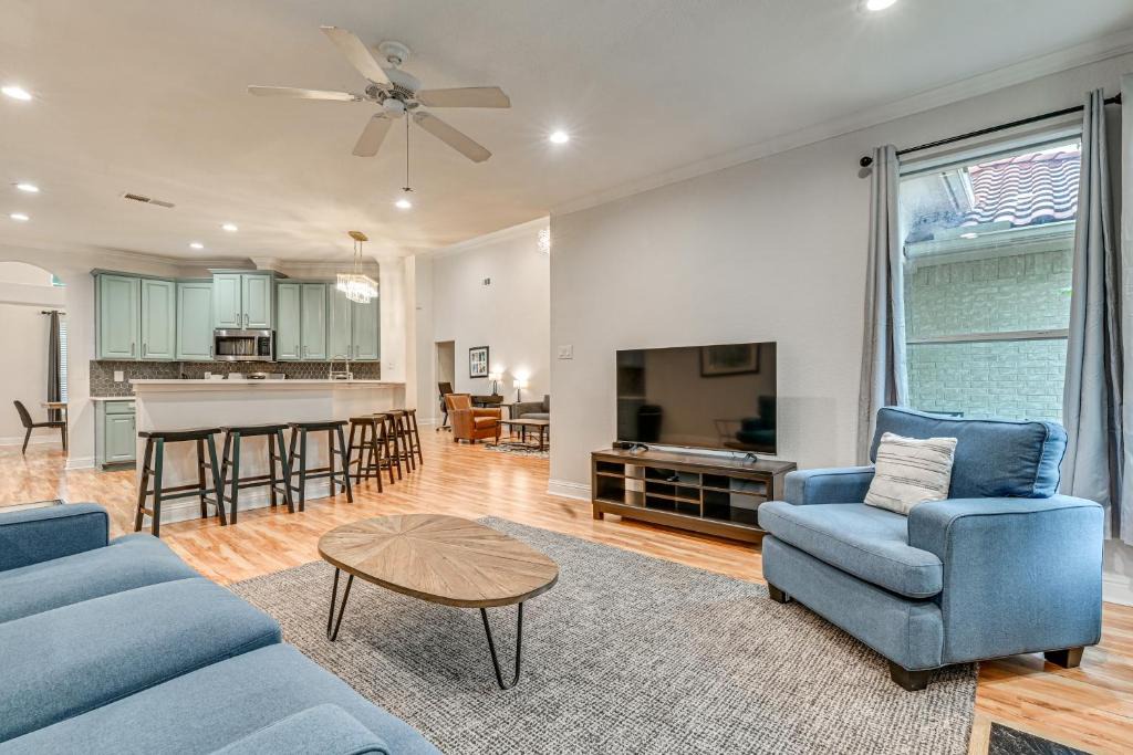 Las Colinas House | Fire Pit + Spacious Yard: Irving Family Home