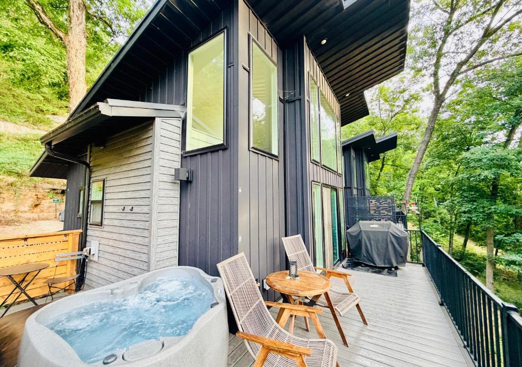 Sylvan Shores House | Firefly2 - luxury lakeside treehouse with hot tub