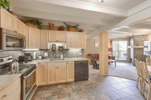 Wildernest House | Fireplace I Pool I Mtn Biking I Skiing & Snowboarding