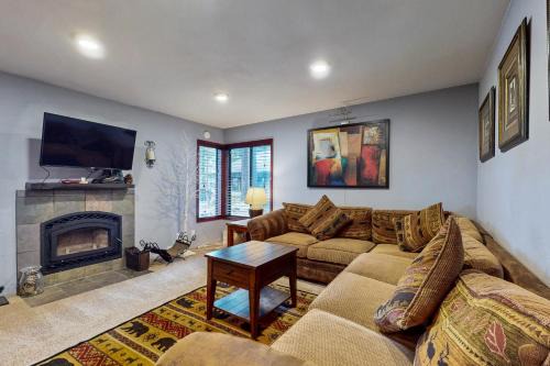 Mammoth Lakes Apartment | Fireside 106