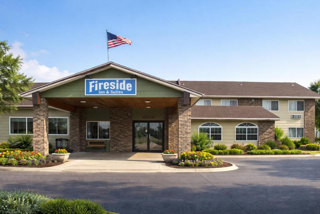 Devils Lake Hotel | Fireside Inn and Suites