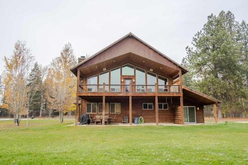 Columbia Falls House | Flathead River Retreat Fit For 15