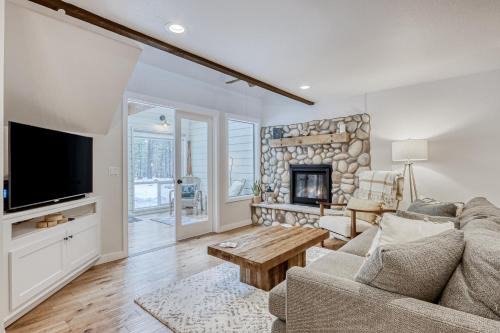 Sunriver House | Forest Hideaway
