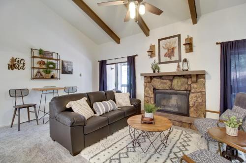 Pinetop House | Forest-View Balcony: Pinetop-Lakeside Condo