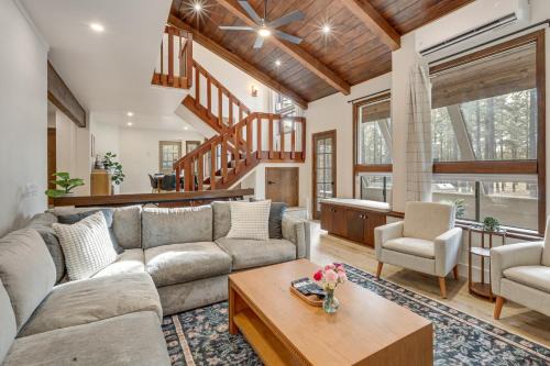 Flagstaff House | Forest-View Group Getaway, 4 Mi to Dtwn Flagstaff