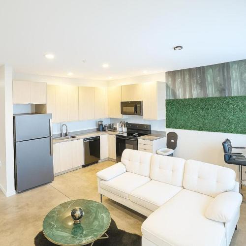 Downtown Des Moines Apartment | Forestline Suite