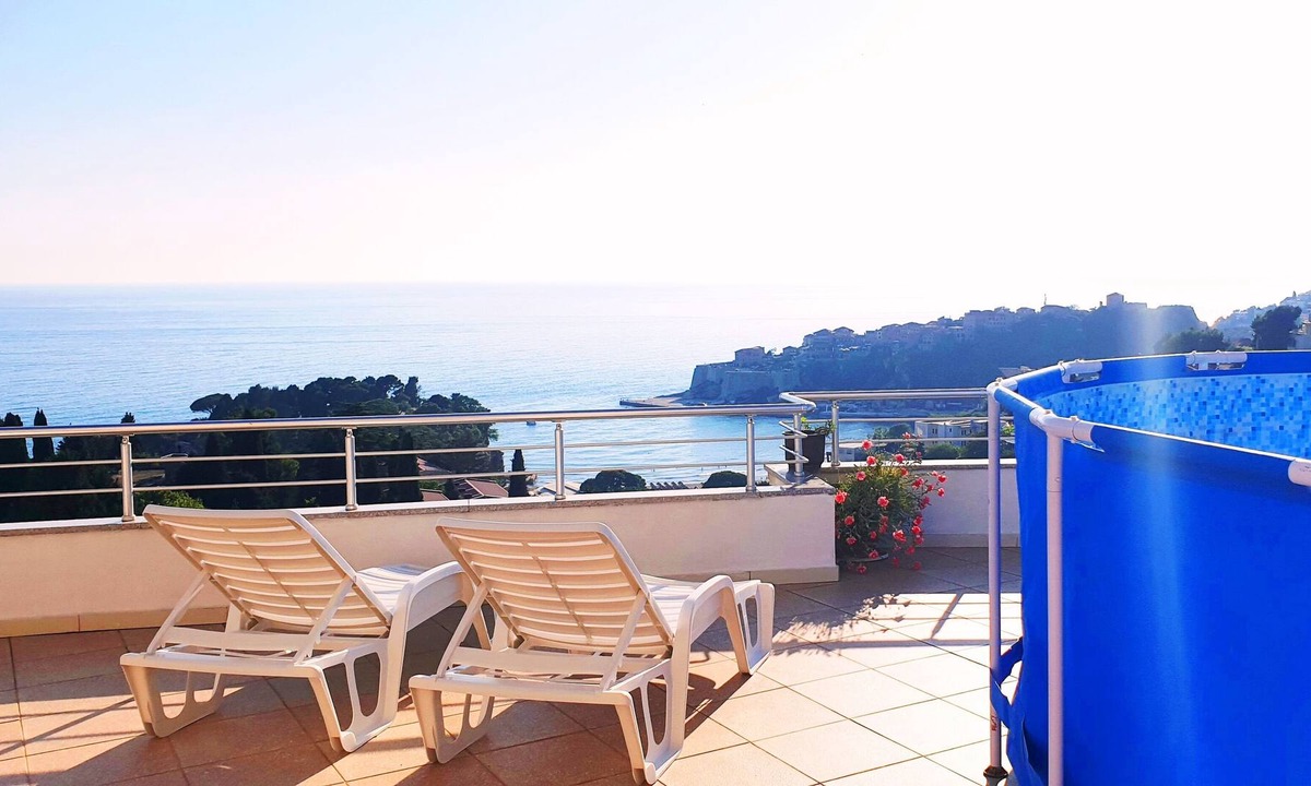 Ulcinj Bed & Breakfast | Four bedded room with sea view private balcony