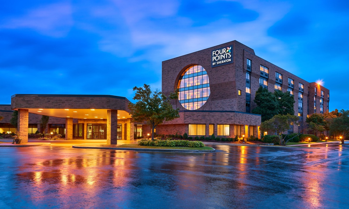 Brown Deer Hotel | Four Points by Sheraton Milwaukee North Shore
