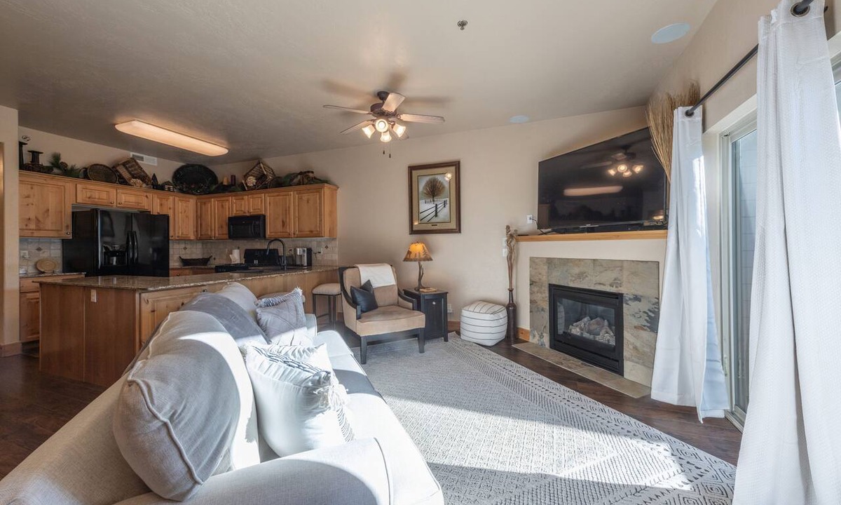 Kimball Junction Condo | Fox Point H5 In the Heart of New Park