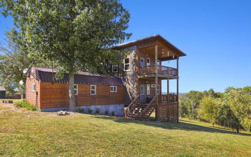 Eureka Springs House | Fox Wood Cabin, Hot Tub, Mountain Views