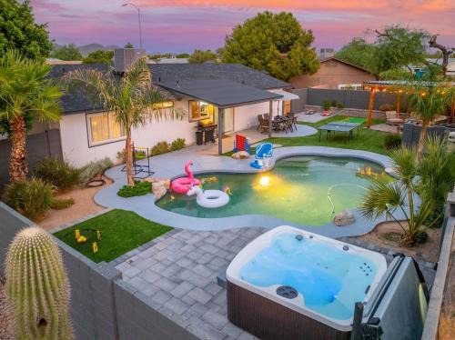 East Mesa House | Free Heated PoolHot TubKing BedSwing SetGames