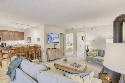 North Park City Apartment | Freshly Updated Condo, across the street from the resort Edel O apts