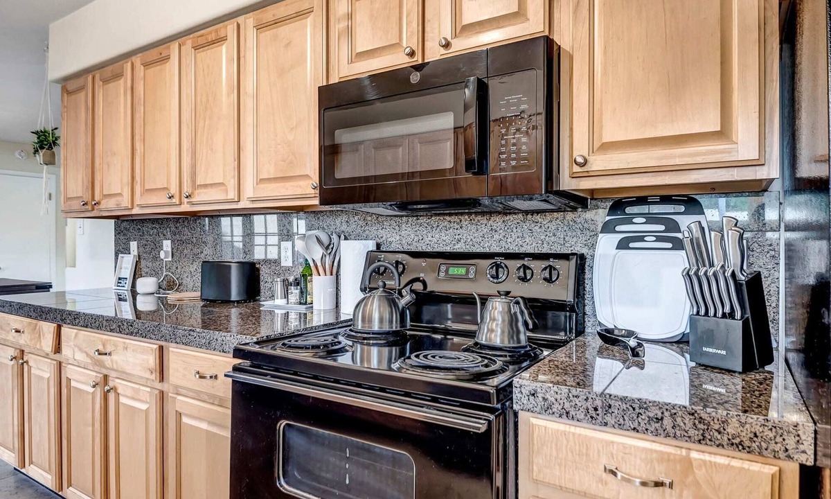 Cavalier Vista House | Friendly Lounge w/ Pool & Grill - 5 Mins from Old Town
