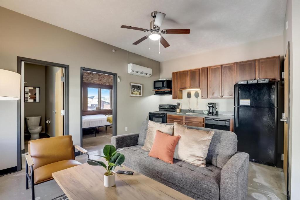Downtown Lincoln Apartment | FRONTDESK Aerie 147 Lofts Apts Lincoln