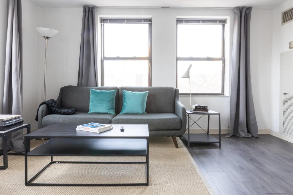 Hyde Park Apartment | FRONTDESK Comfy 2 BR Apt by Hyde Park Art Center